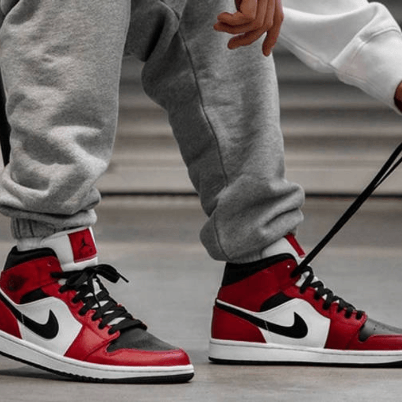 Air Jordan 1 Mid OG Chicago - Black Toe - Tênis Nike Jordan Vermelho e Preto